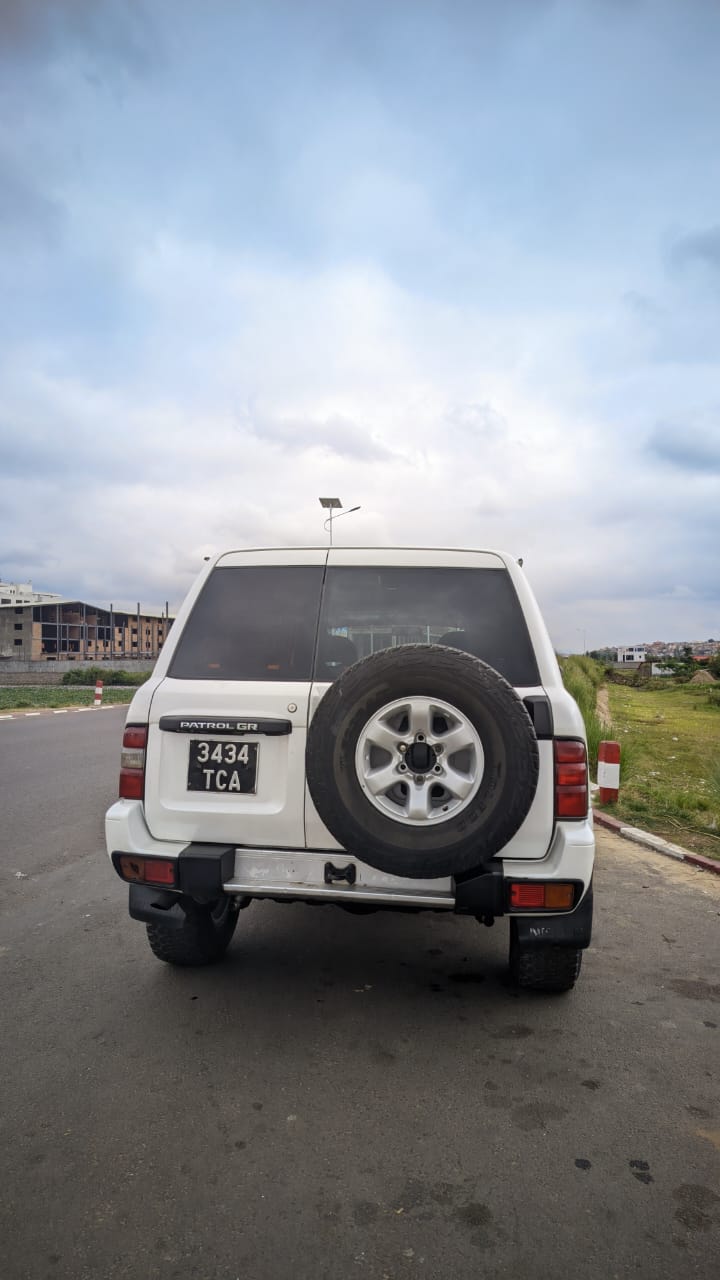 Drive Smoothly Through Madagascar with an Expert Team - Image 9